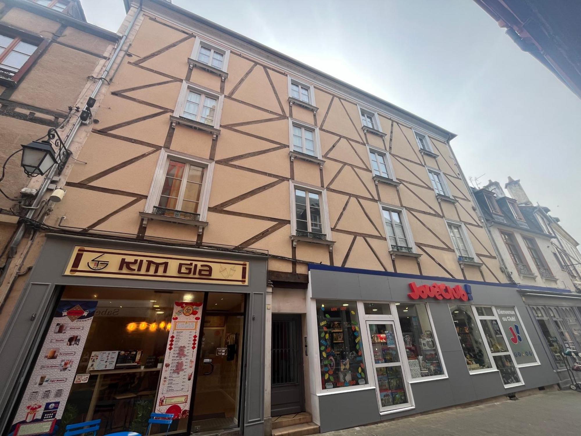 L'Atypique Mirebeau - T3 Duplex - Centre Historique Appartement Bourges Buitenkant foto